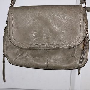 MUST GO! CLOSET CLEAN OUT! 🤍 URBAN EXPRESSIONS CROSSBODY PURSE 🤍